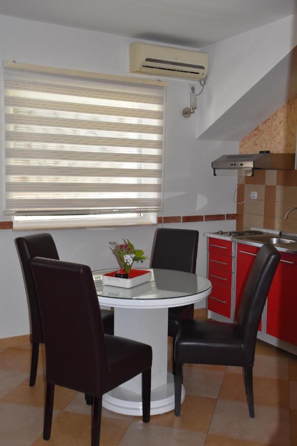 Apartments Scepanovic Tivat Exteriör bild