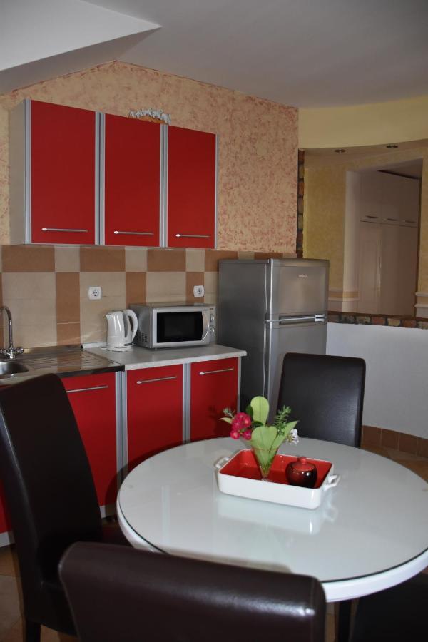 Apartments Scepanovic Tivat Exteriör bild