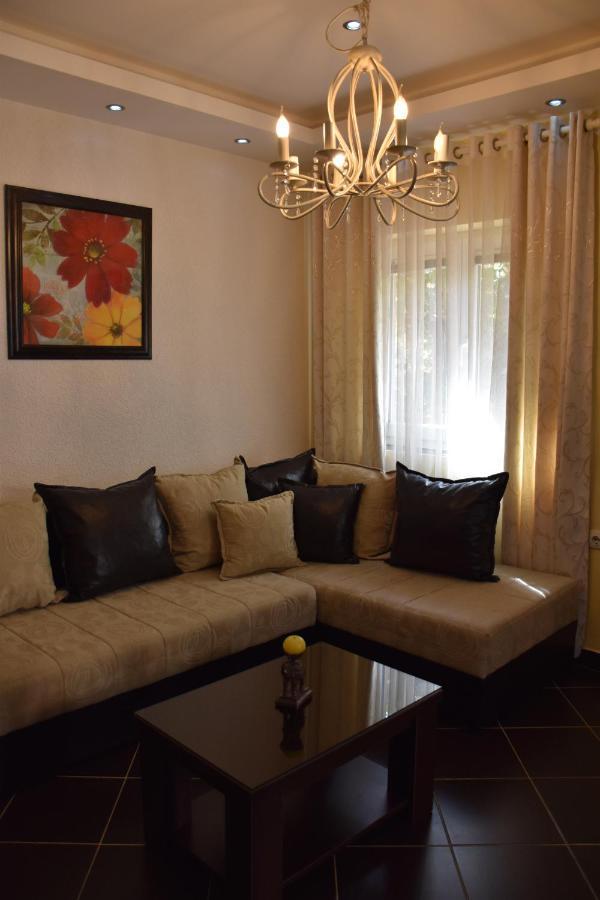 Apartments Scepanovic Tivat Exteriör bild
