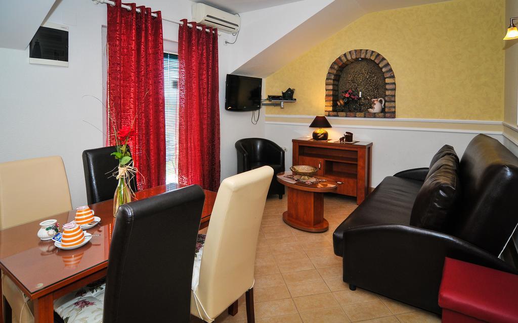 Apartments Scepanovic Tivat Exteriör bild
